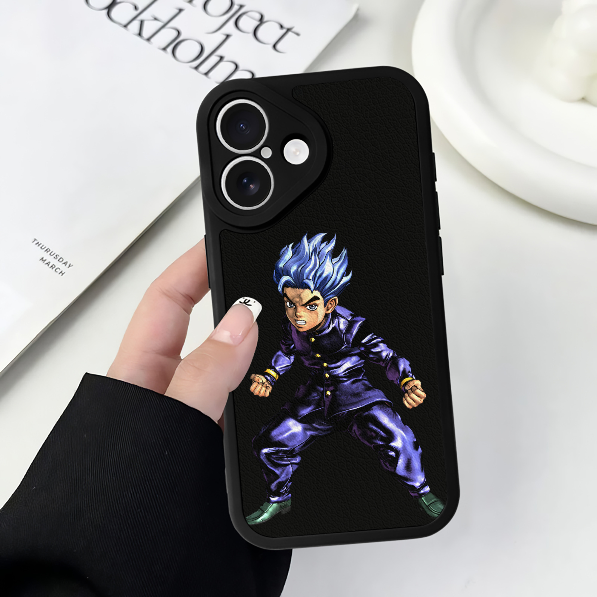 （画像用） ジョジョの奇妙な冒険 広瀨康一 JoJo's Bizarre Adventure Hirose Koichi 【iPhone 16シリーズ対応】シリコンスマホケース（レザー調） 材質：シリコン